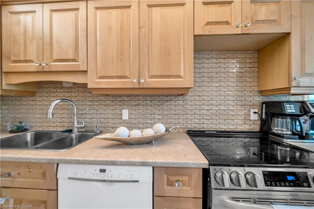 101-121 University Avenue E Property Photo 12