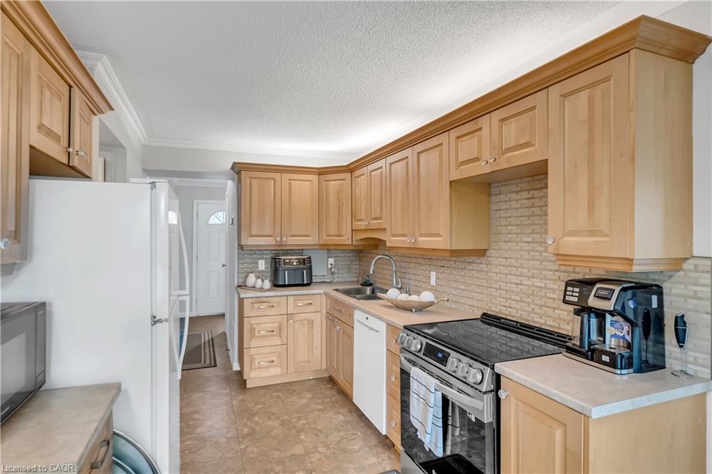 101-121 University Avenue E Property Photo 14