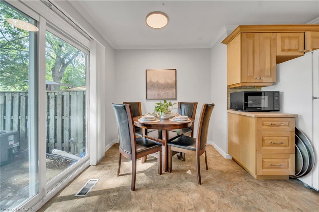 101-121 University Avenue E Property Photo 15
