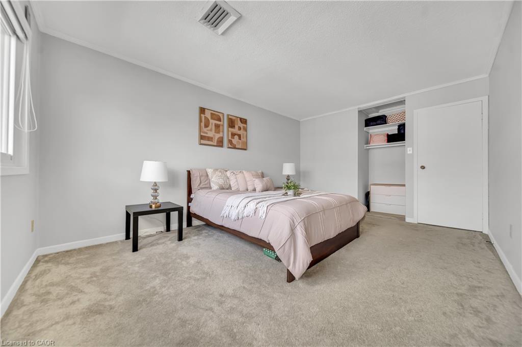 101-121 University Avenue E Property Photo 20