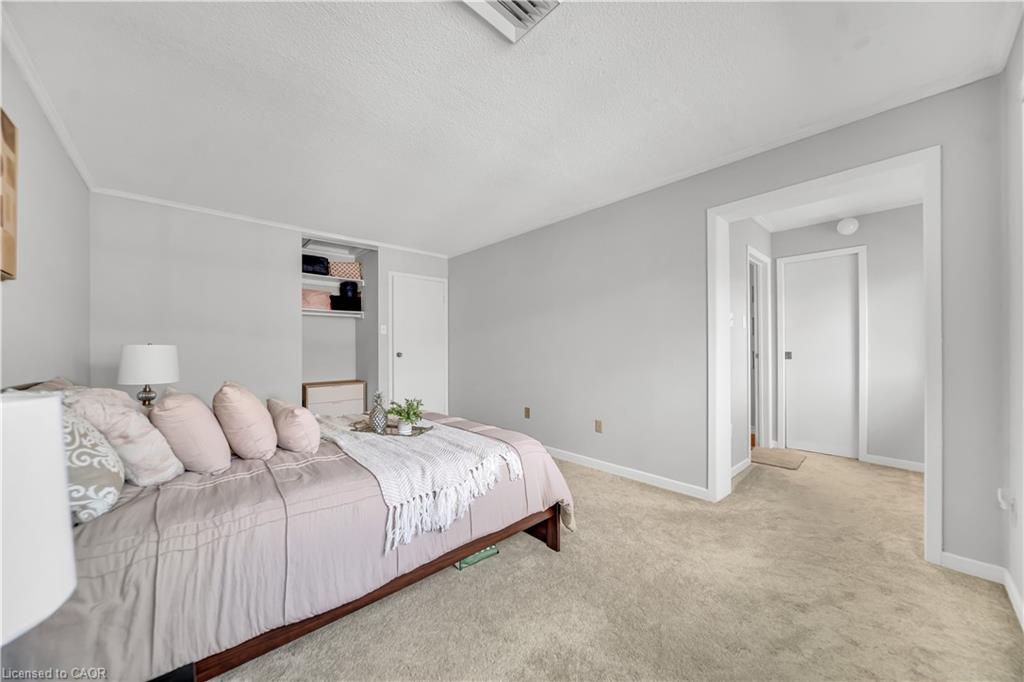 101-121 University Avenue E Property Photo 21
