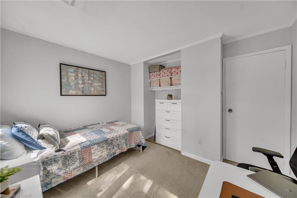 101-121 University Avenue E Property Photo 27