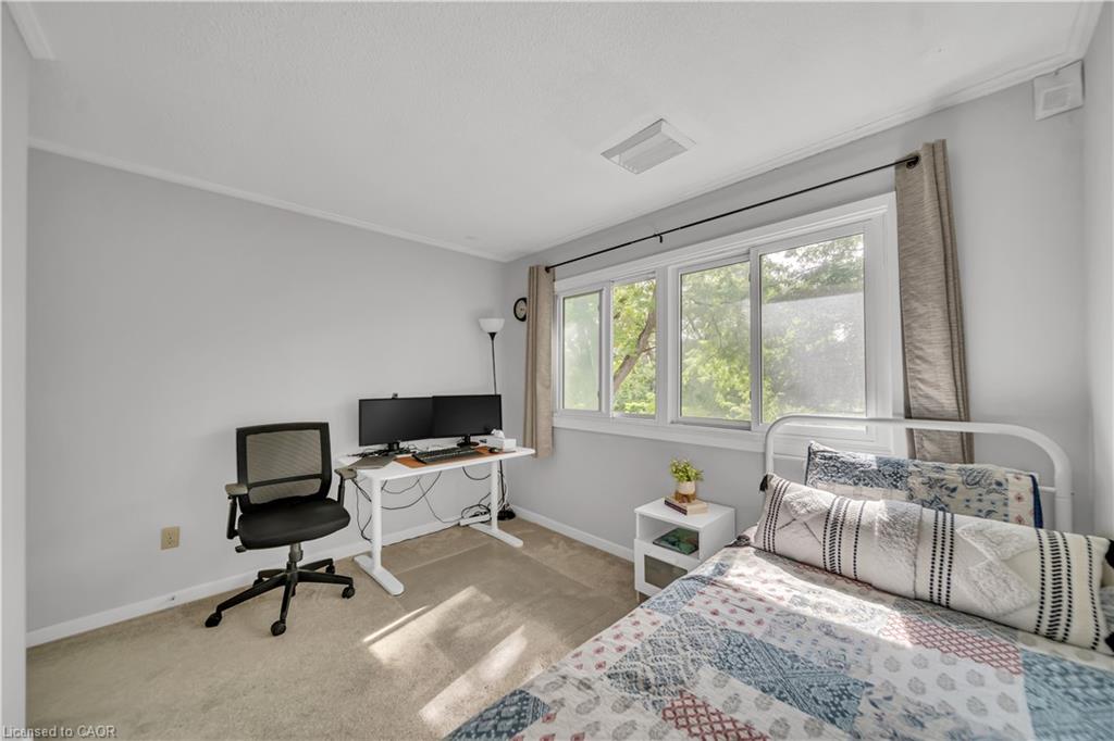 101-121 University Avenue E Property Photo 28