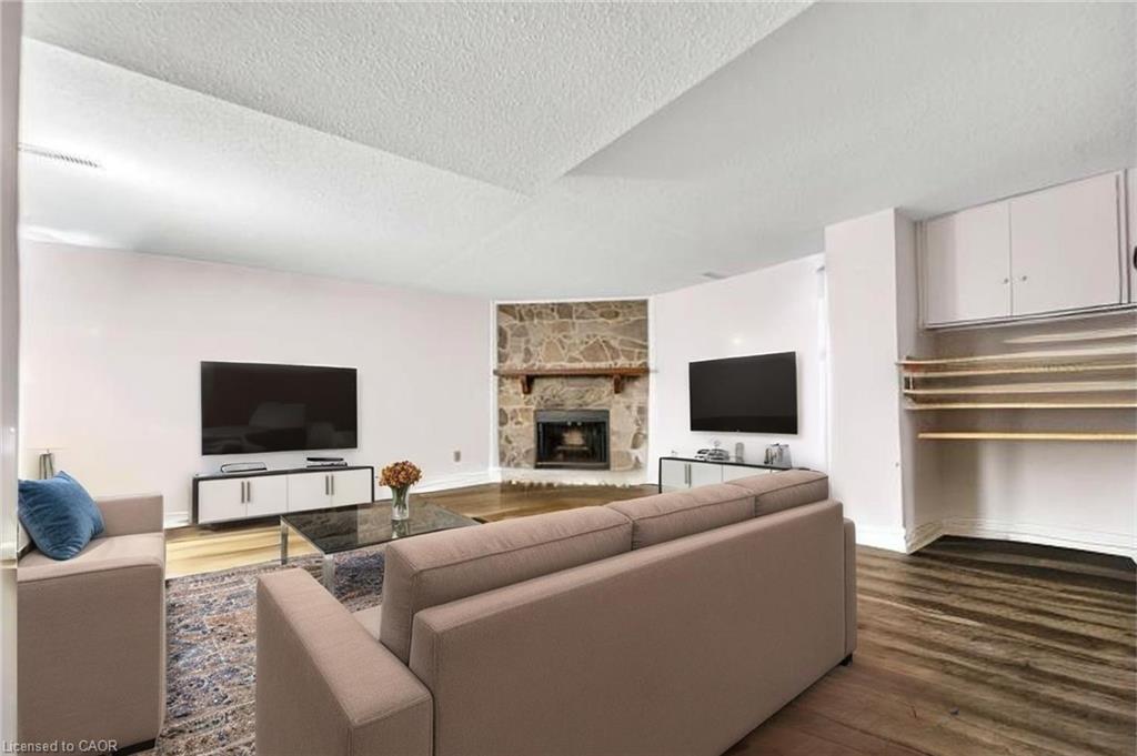 101-121 University Avenue E Property Photo 32