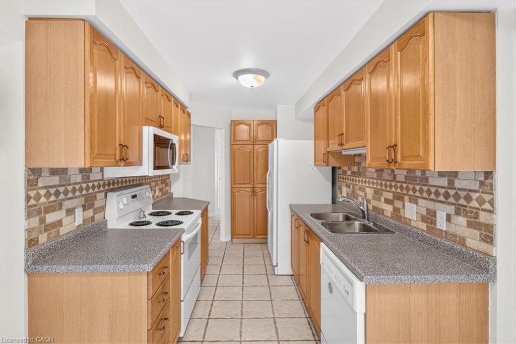 25-2230 Walker's Line Property Photo 18
