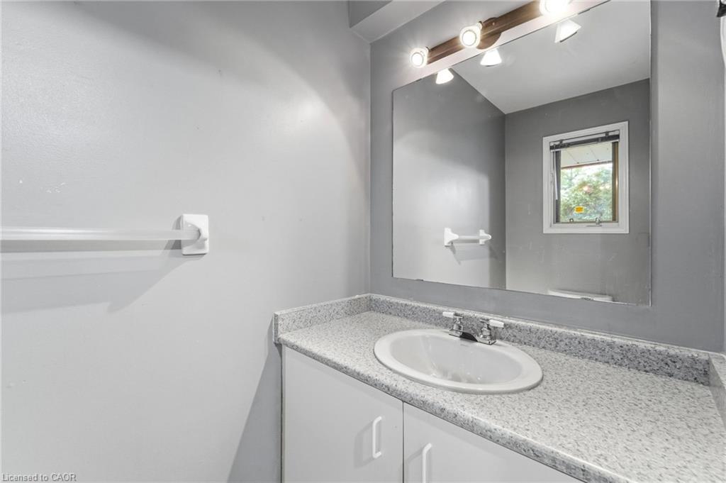 128 Toba Crescent Property Photo 7
