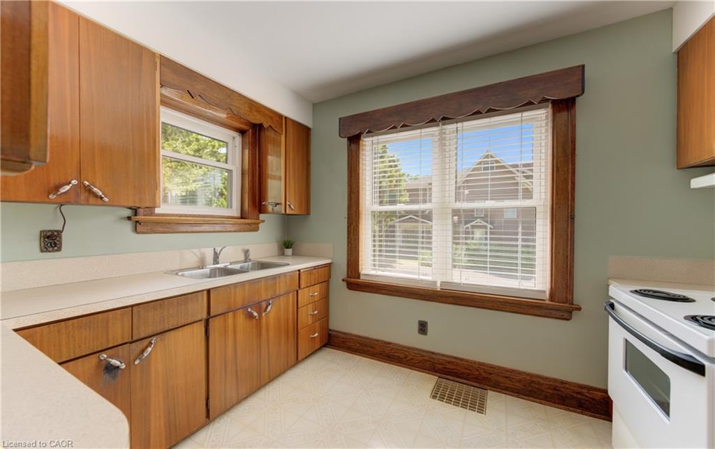 224 Weber Street E Property Photo 14