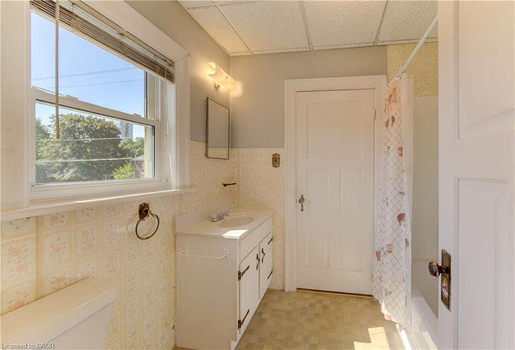 224 Weber Street E Property Photo 24