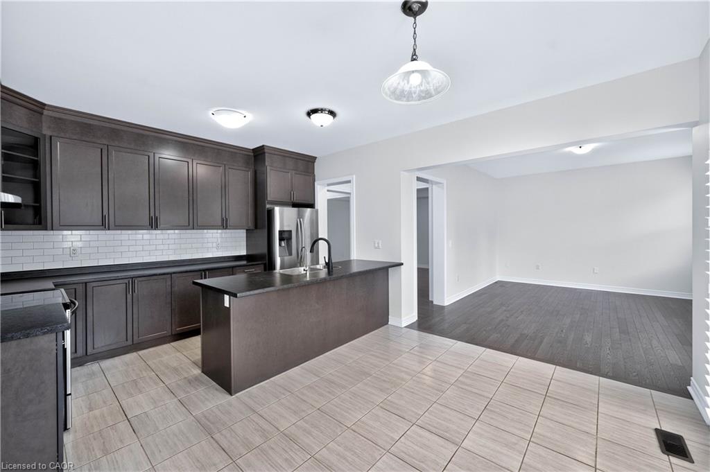1149 Upper Thames Drive Property Photo 17