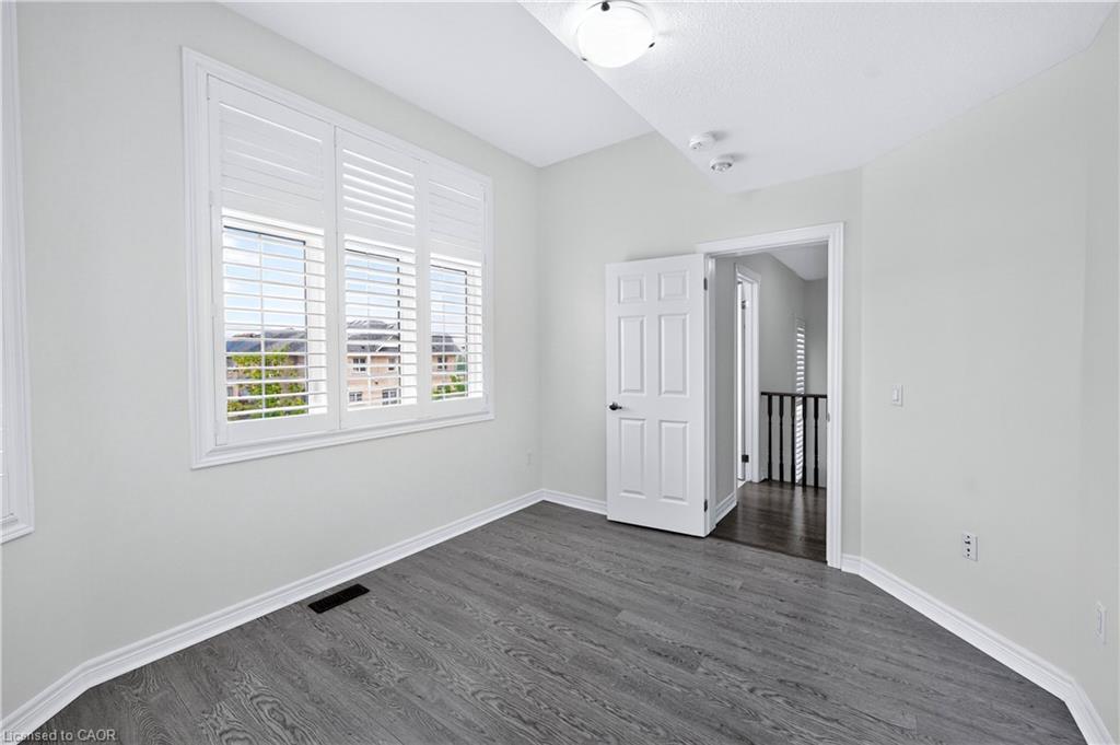 1149 Upper Thames Drive Property Photo 33