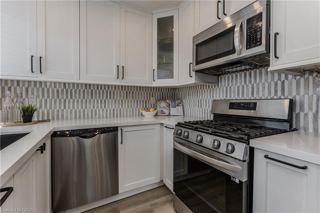 5190 Wood Crescent Property Photo 12