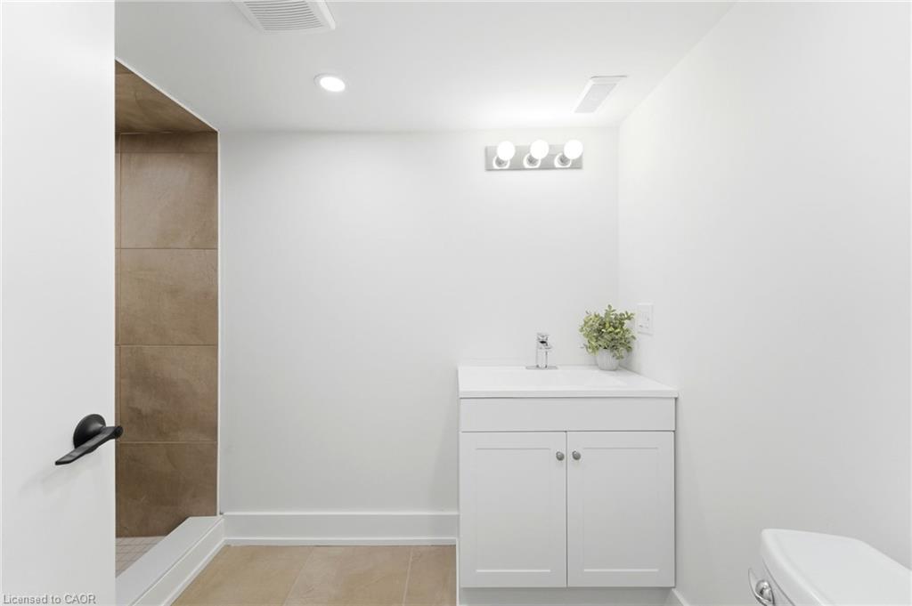 968 Main Street E Property Photo 5