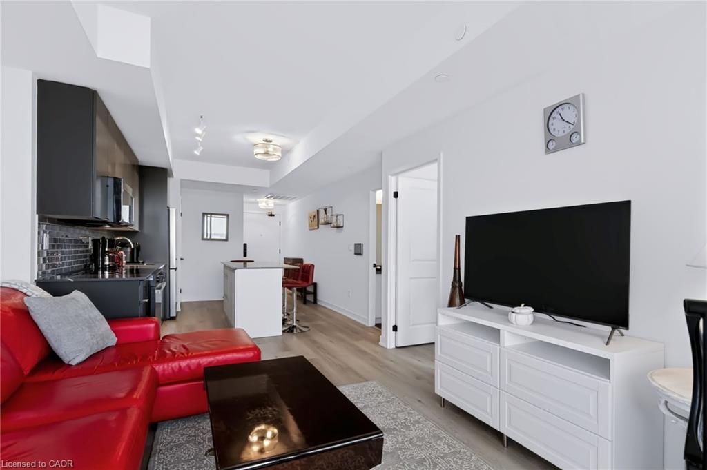 2110-2075 Lakeshore Road Property Photo 15
