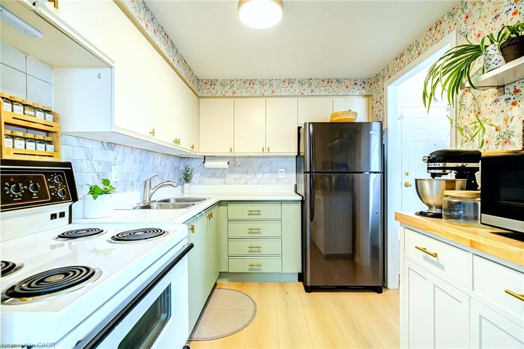 804-200 Limeridge Road W Property Photo 6