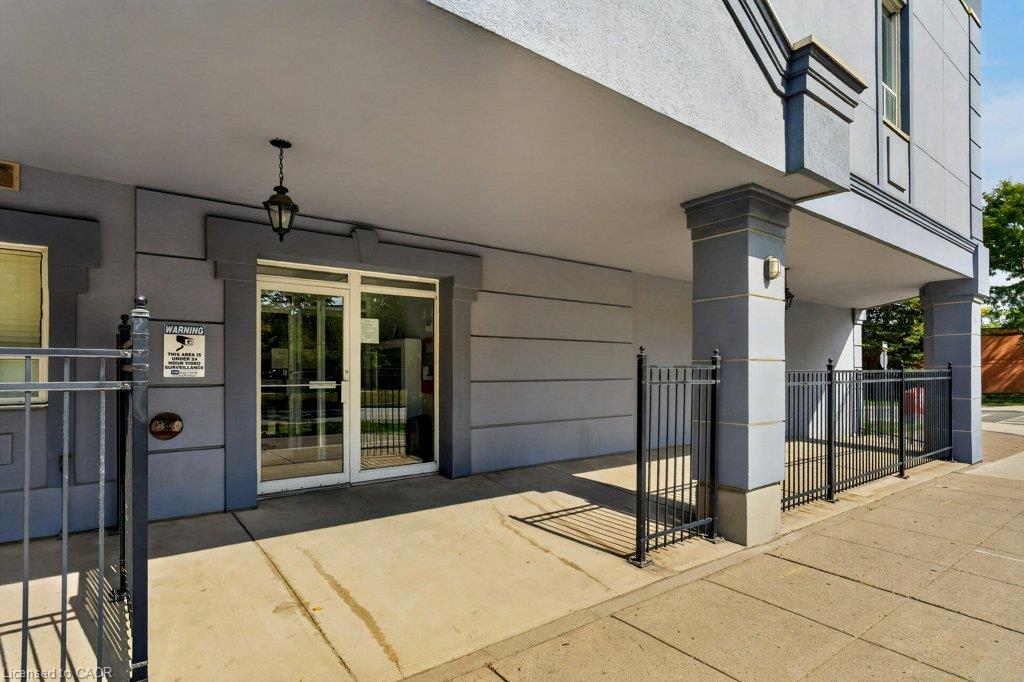 203-400 York Boulevard Property Photo 3