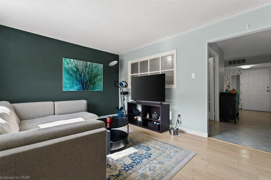203-400 York Boulevard Property Photo 8