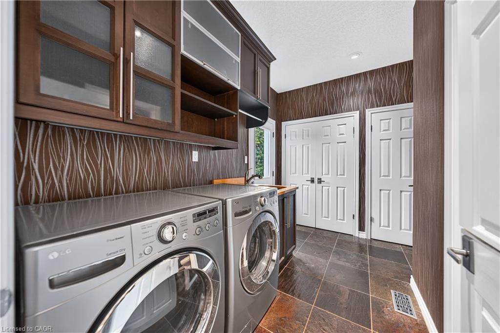 26 Weberlyn Crescent Property Photo 33