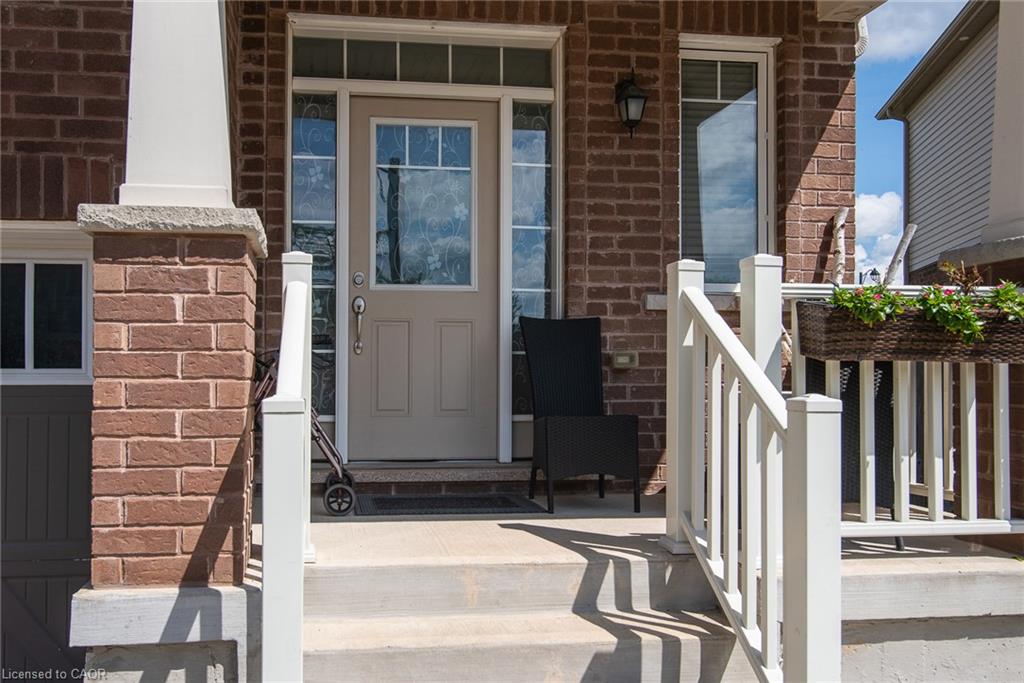 330 Grovehill Crescent Property Photo 4