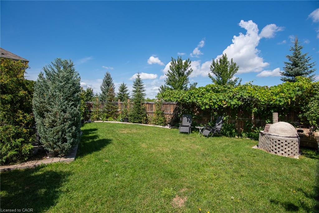 330 Grovehill Crescent Property Photo 6