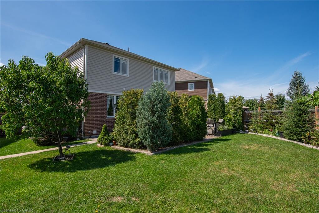 330 Grovehill Crescent Property Photo 7