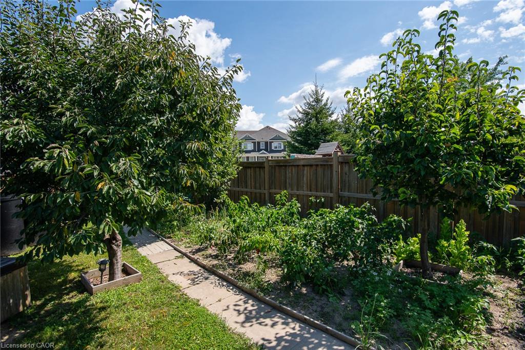 330 Grovehill Crescent Property Photo 8