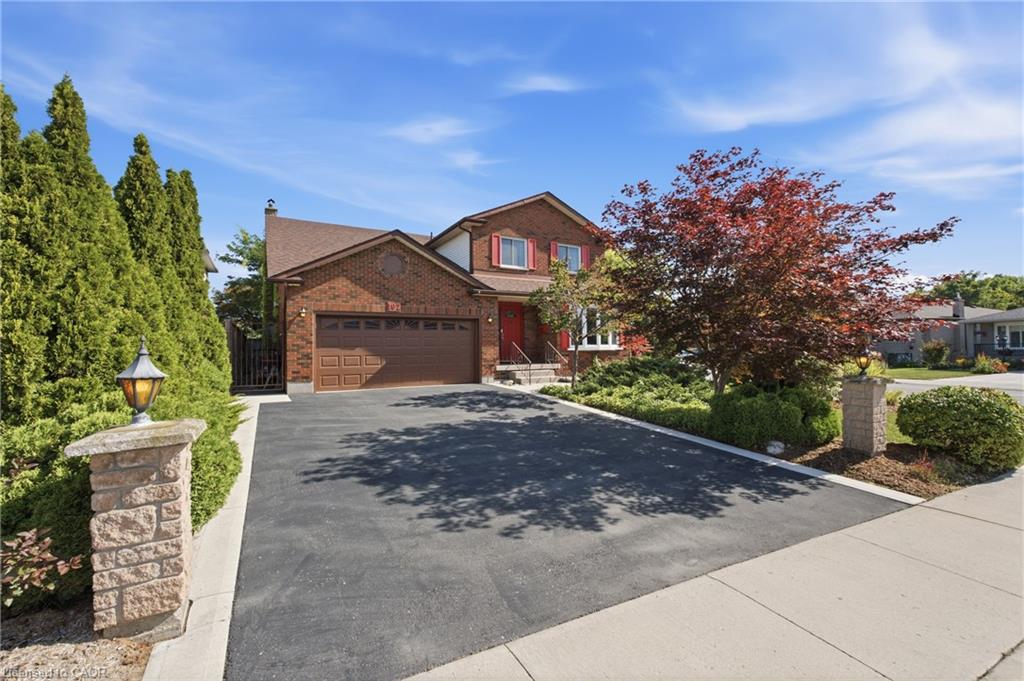 102 Trenholme Crescent Property Photo 4