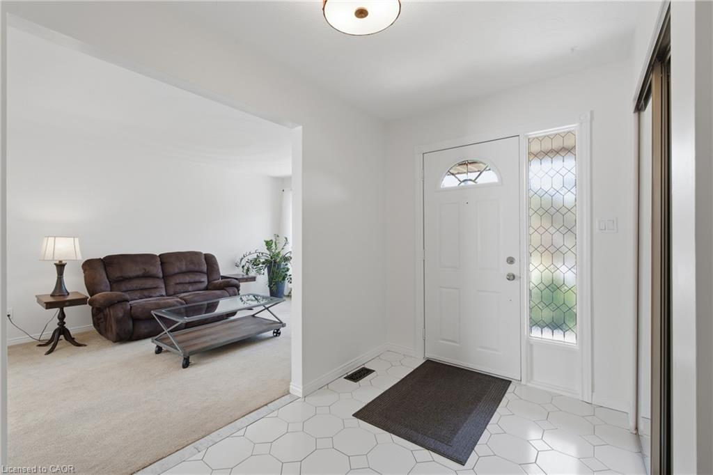 102 Trenholme Crescent Property Photo 6