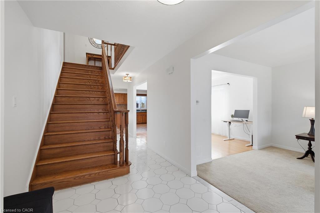 102 Trenholme Crescent Property Photo 7