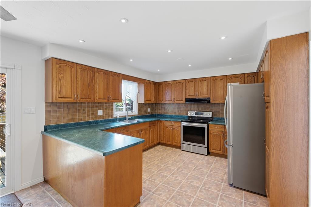 102 Trenholme Crescent Property Photo 12