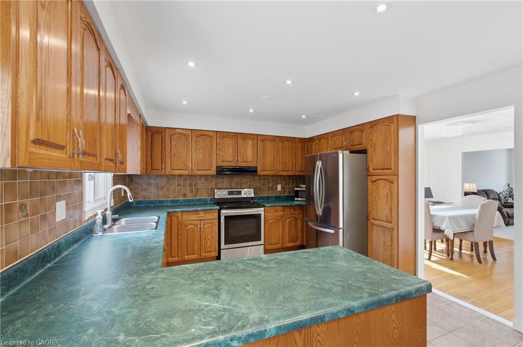 102 Trenholme Crescent Property Photo 14