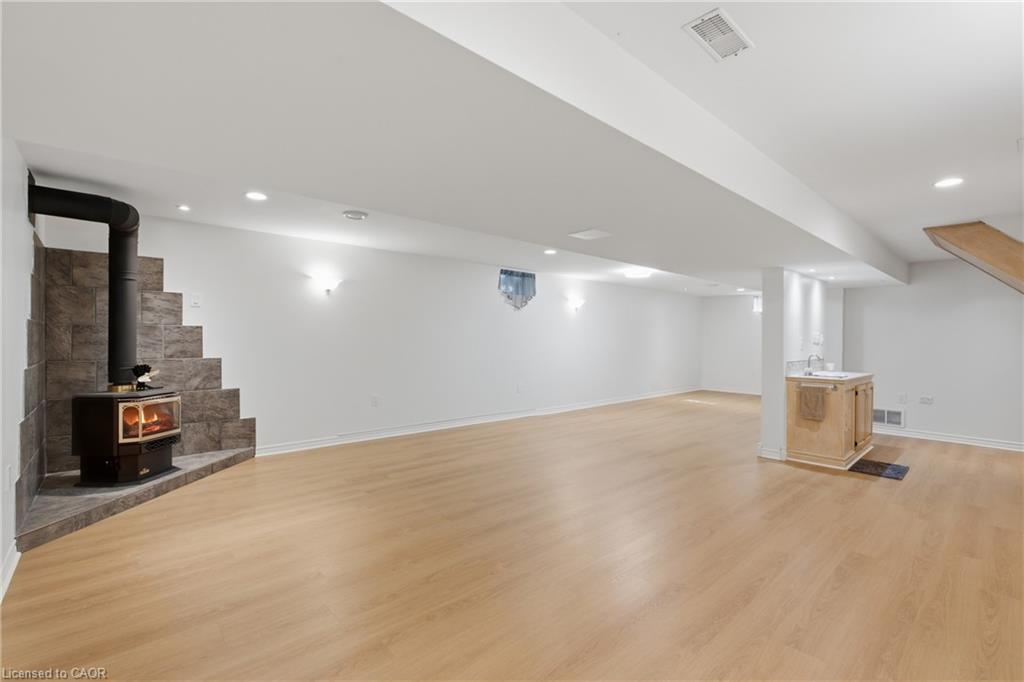 102 Trenholme Crescent Property Photo 33