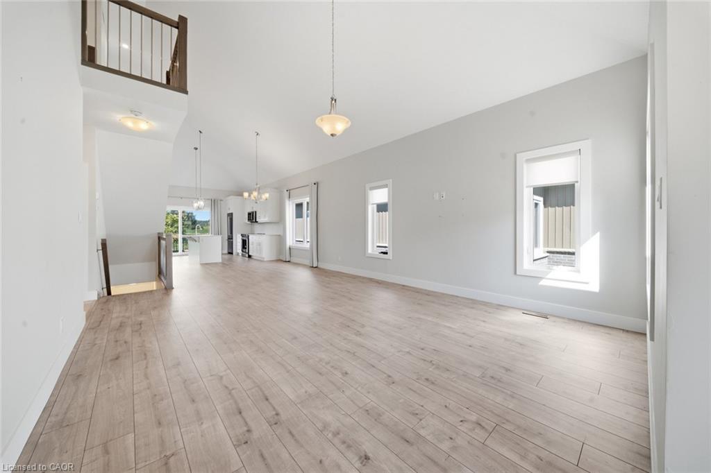 10-744 Nelson Street W Property Photo 7