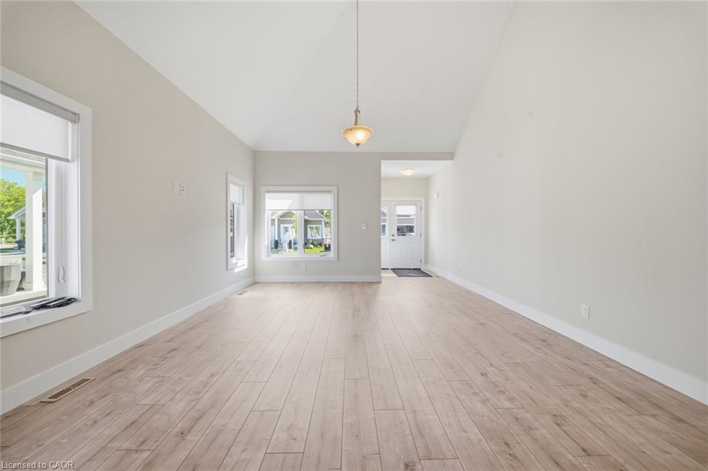 10-744 Nelson Street W Property Photo 10