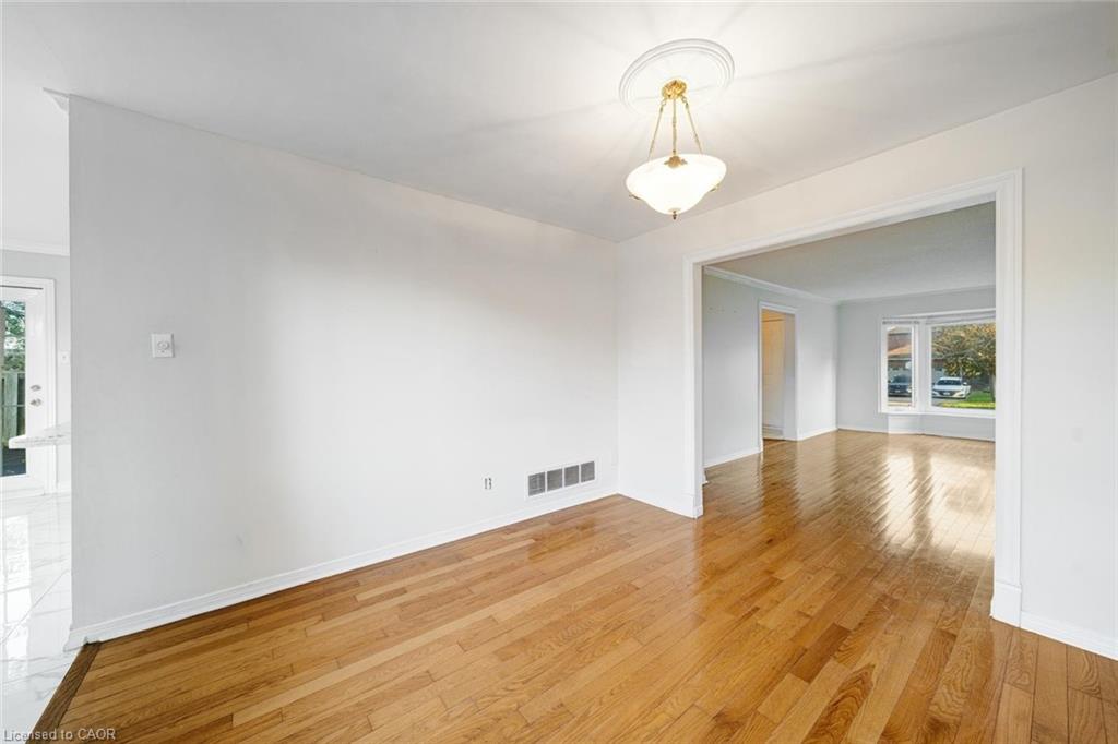 2081 Lynn Heights Drive Property Photo 3