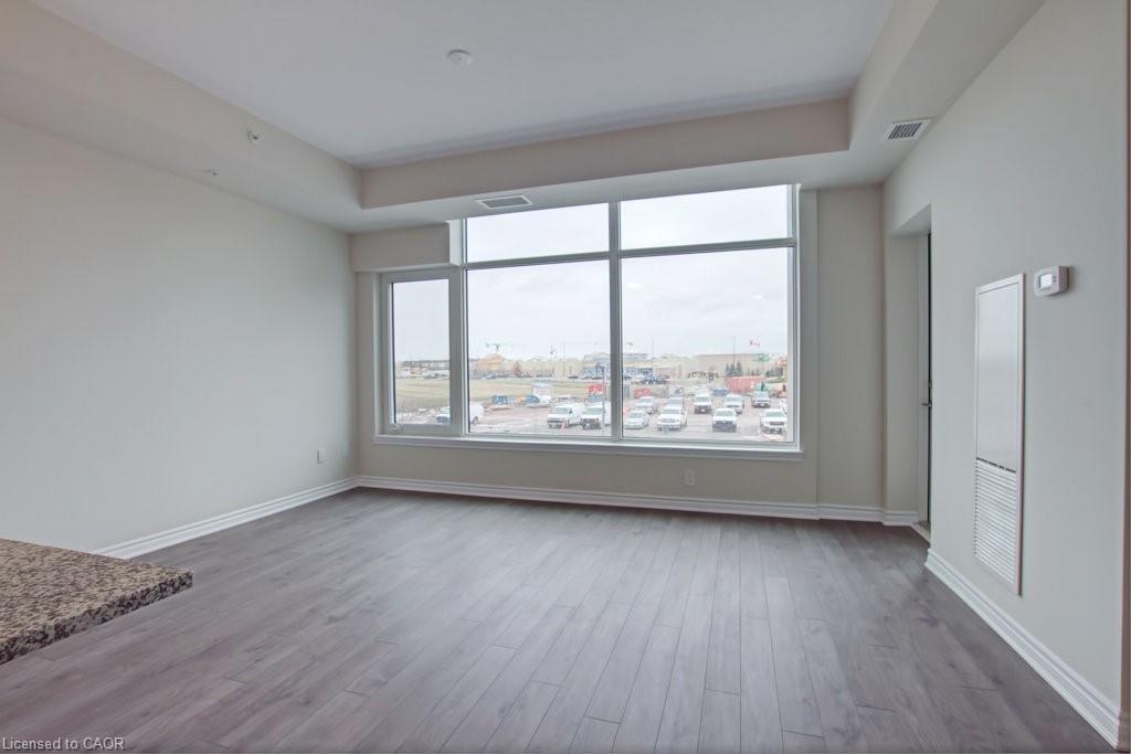 214-150 Oak Park Boulevard Property Photo 4