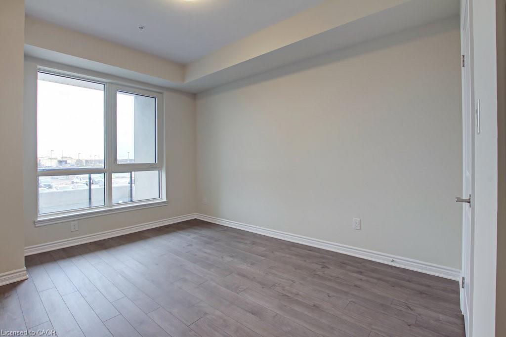 214-150 Oak Park Boulevard Property Photo 8