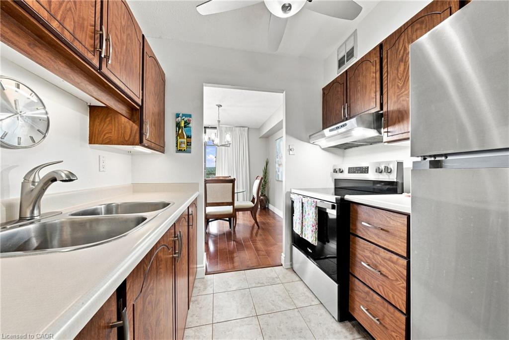 1507-2055 Upper Middle Road Property Photo 3