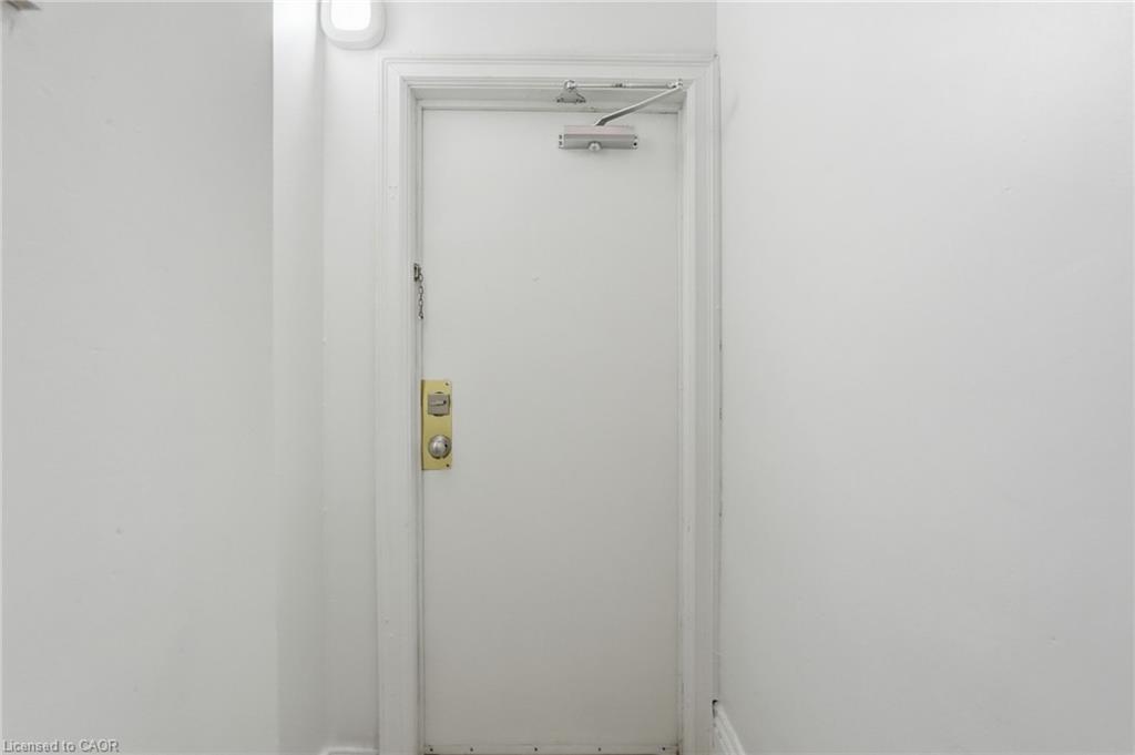 51 Wellington Street N Property Photo 23