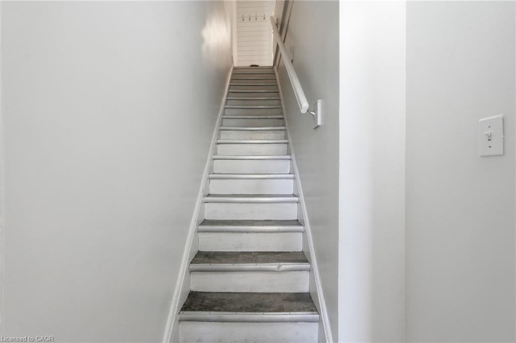 51 Wellington Street N Property Photo 24