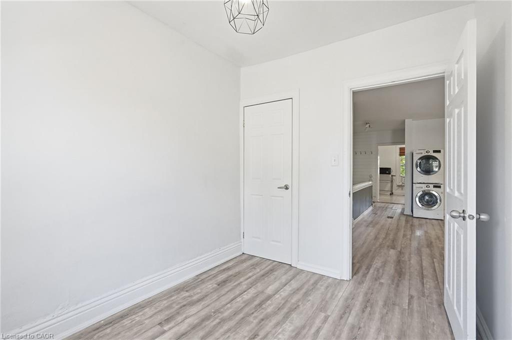 51 Wellington Street N Property Photo 31