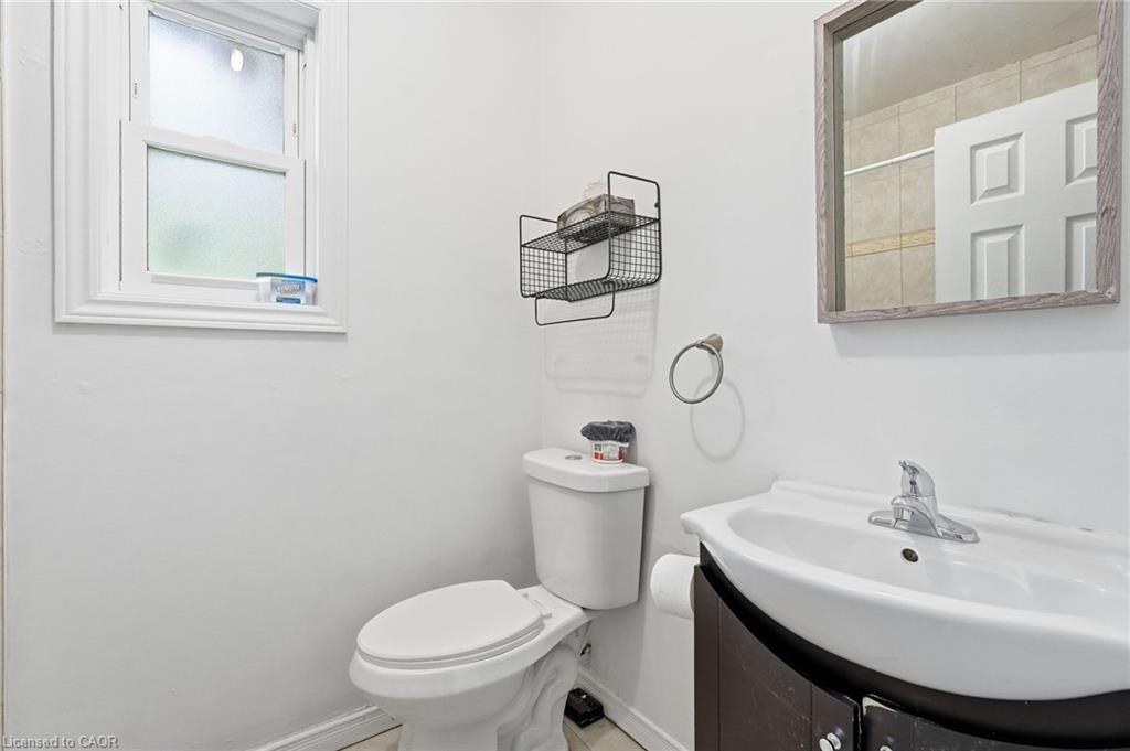 51 Wellington Street N Property Photo 34