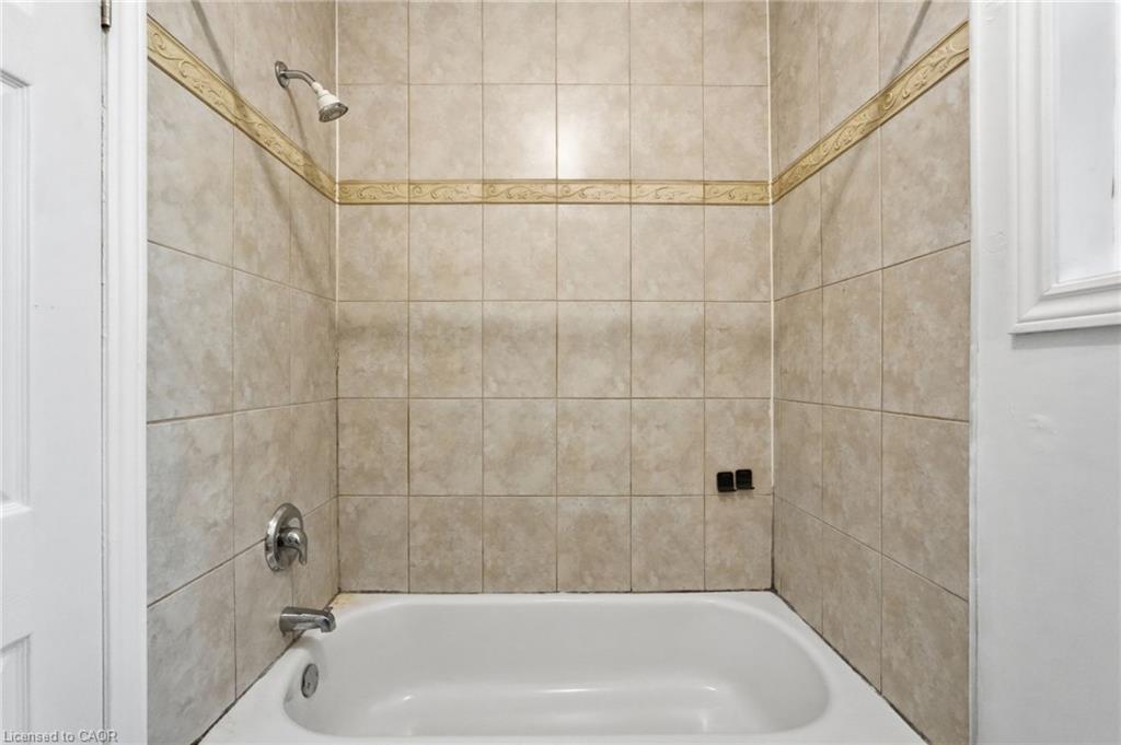 51 Wellington Street N Property Photo 35