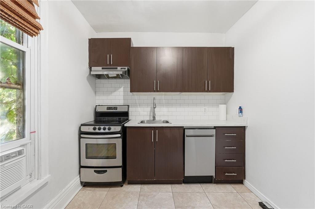 51 Wellington Street N Property Photo 37