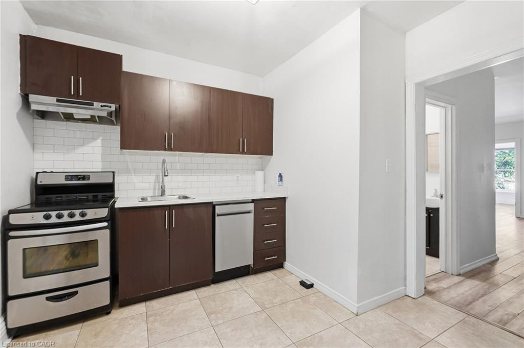 51 Wellington Street N Property Photo 38