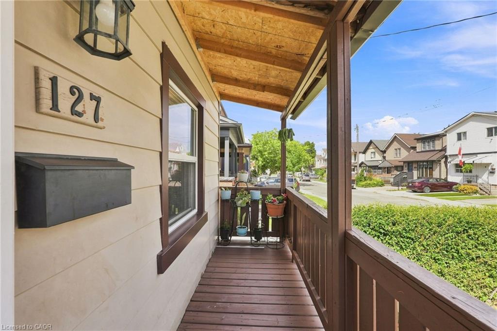 127 Park Row N Property Photo 2