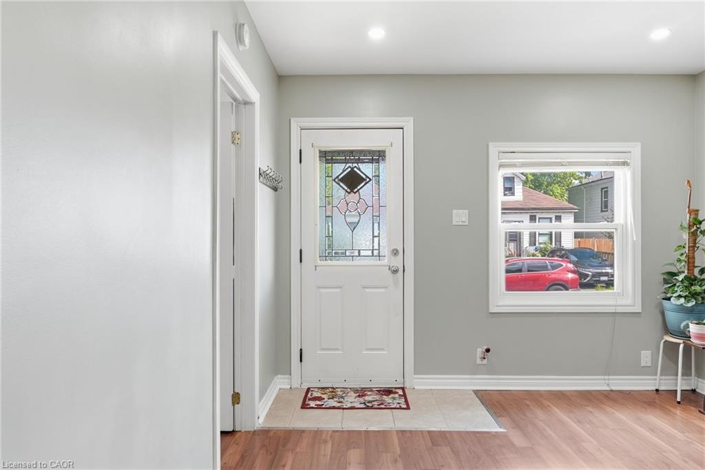 127 Park Row N Property Photo 3