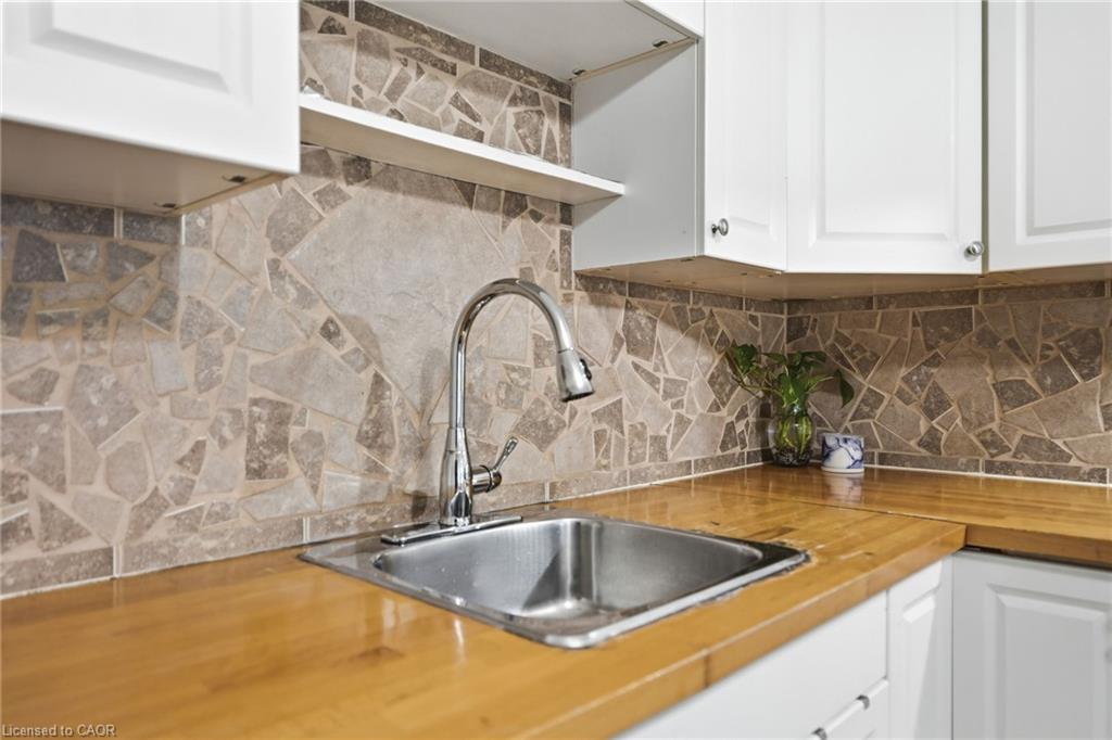 127 Park Row N Property Photo 8