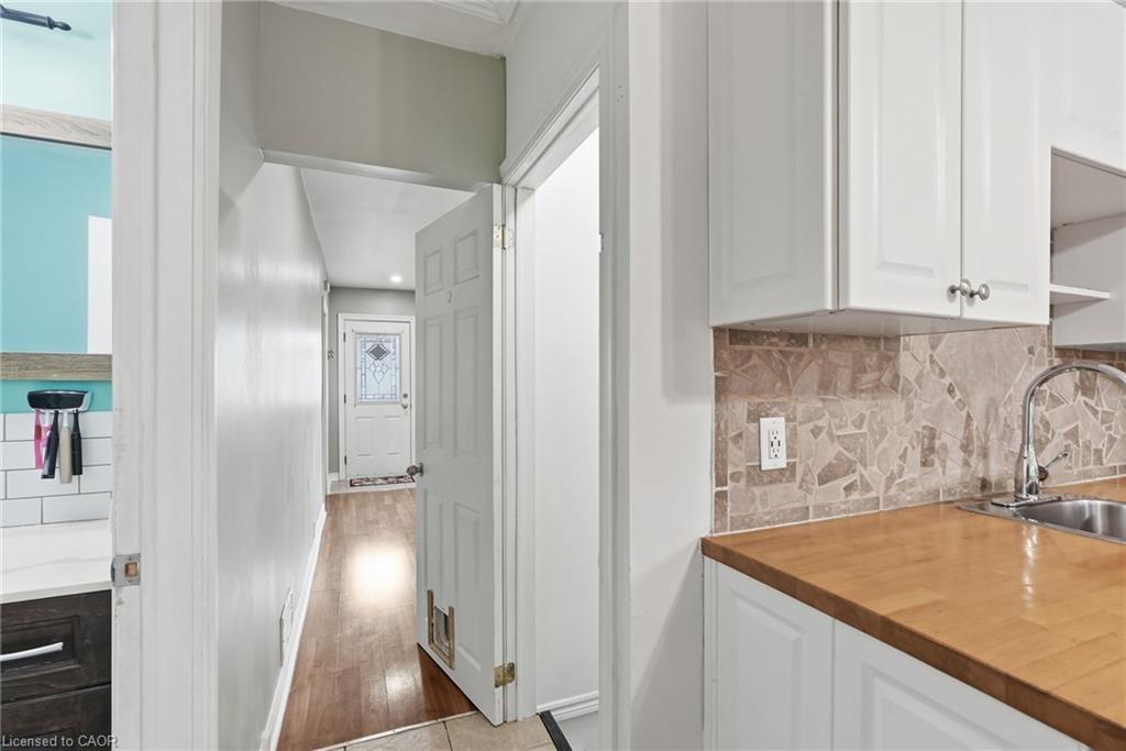127 Park Row N Property Photo 16