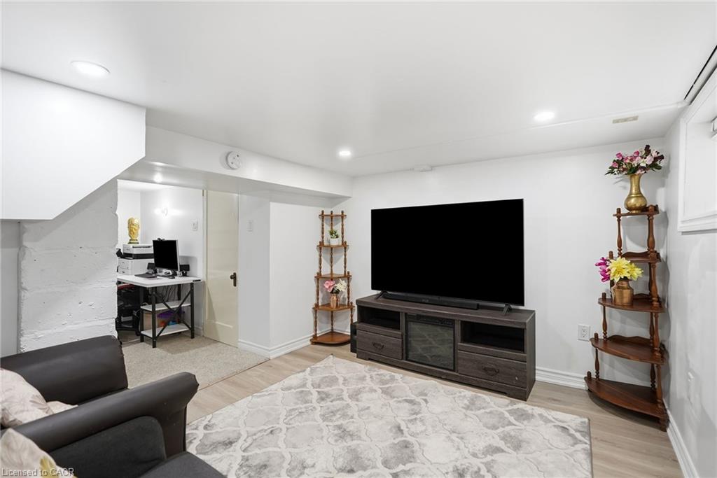 127 Park Row N Property Photo 18