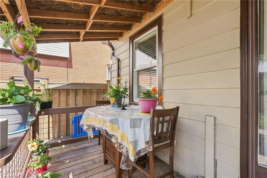 127 Park Row N Property Photo 26